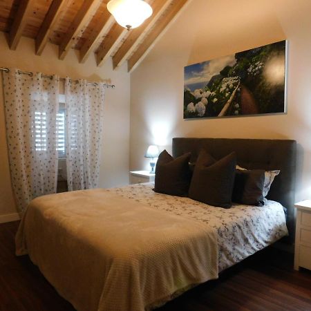 Surf Beach_Santa Barbara Secret Gardens Ribeira Grande Buitenkant foto